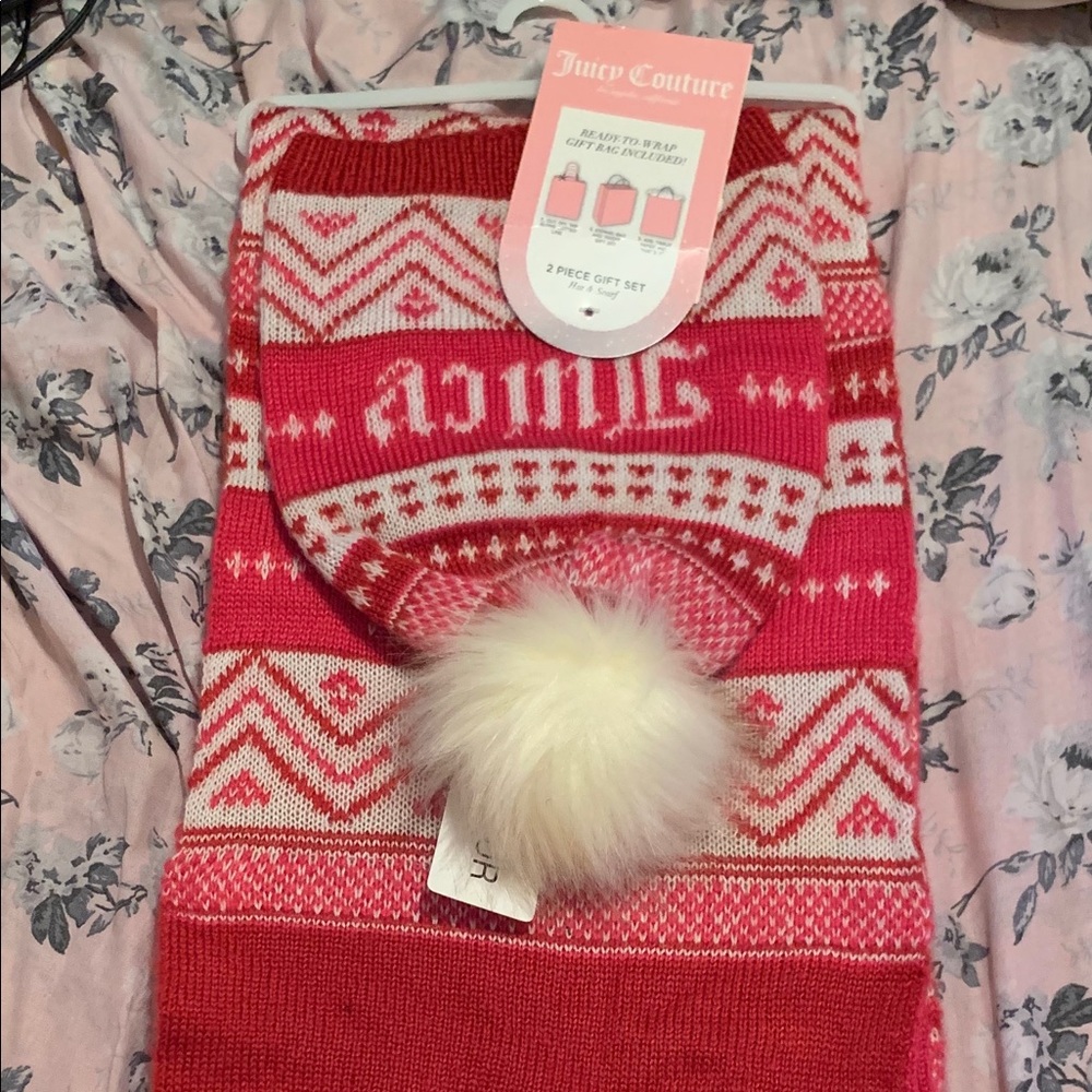 Women’s Juicy Couture Hat & Scarf Set